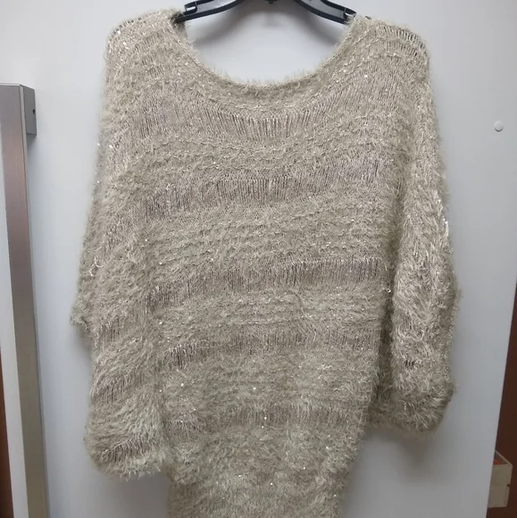NWT Dolman Sleeve Beige Sweater from Boutique Staccato - Size Large - Picture 4 of 10